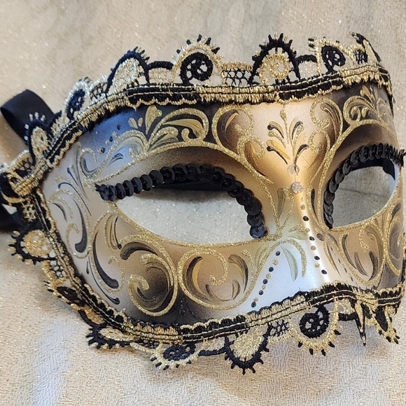 MASQUERADE MASK - Picture 5 of 5